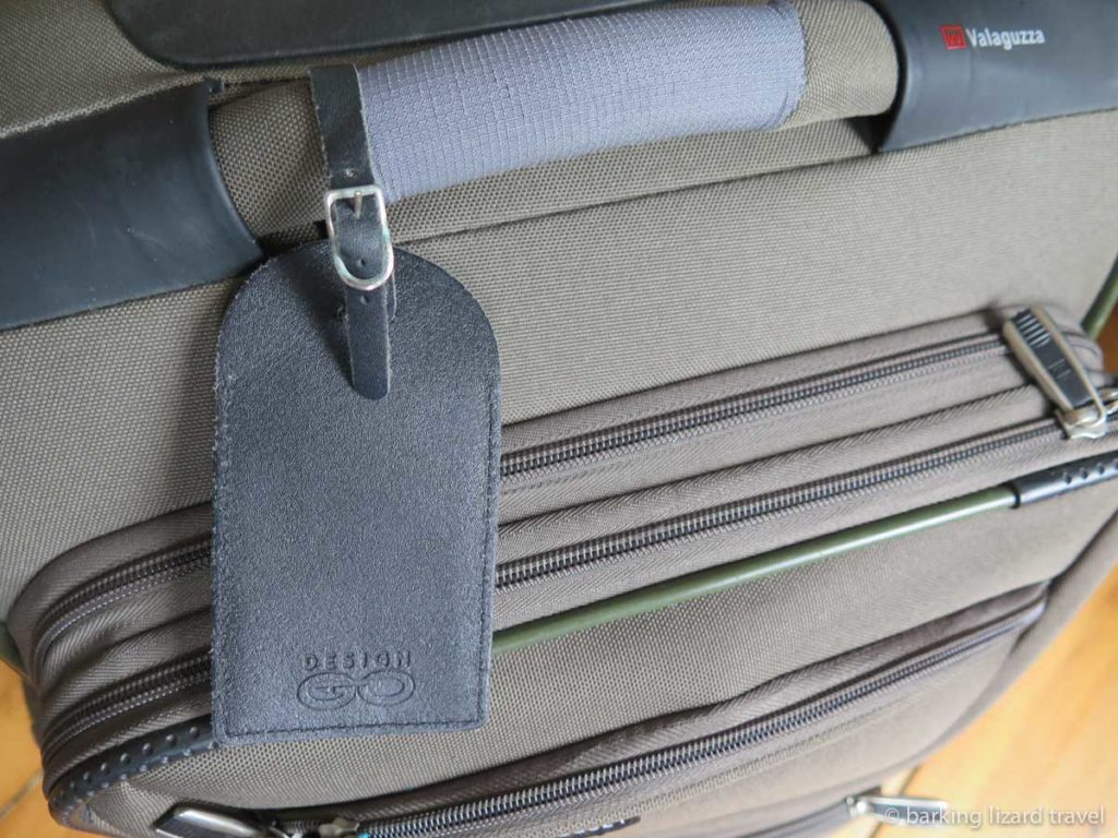 Image of a black luggage tag on a suitcase